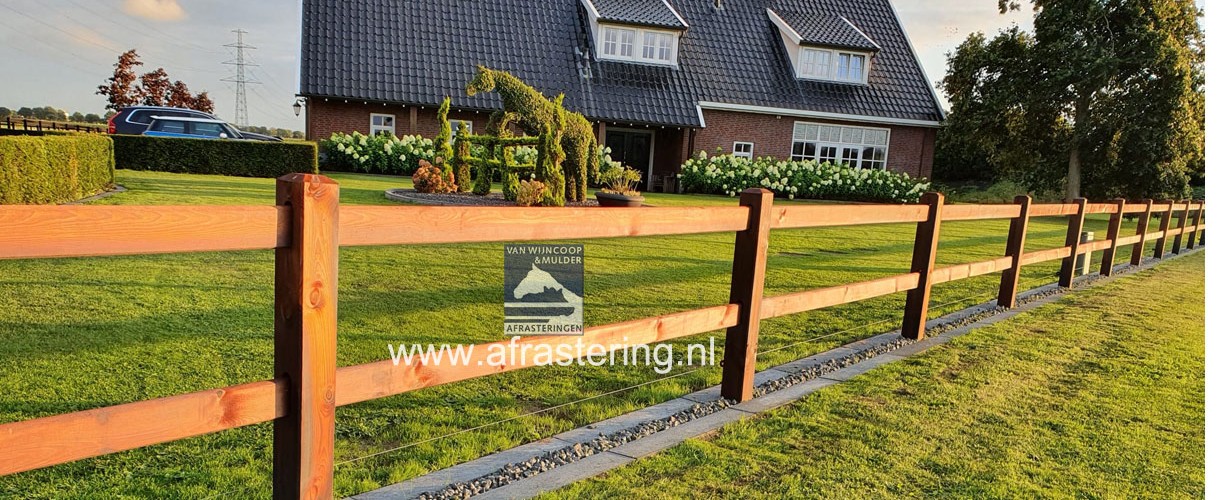 Houten doorsteek afrastering Jacoba stud Houten doorsteek afrastering Jacoba stud