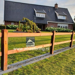 Houten doorsteek afrastering Jacoba stud Houten doorsteek afrastering Jacoba stud